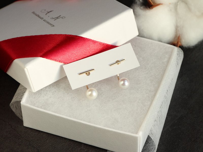 14kgf- straight bar × back pearl pierced earrings - 耳環/耳夾/耳骨夾 - 其他金屬 金色