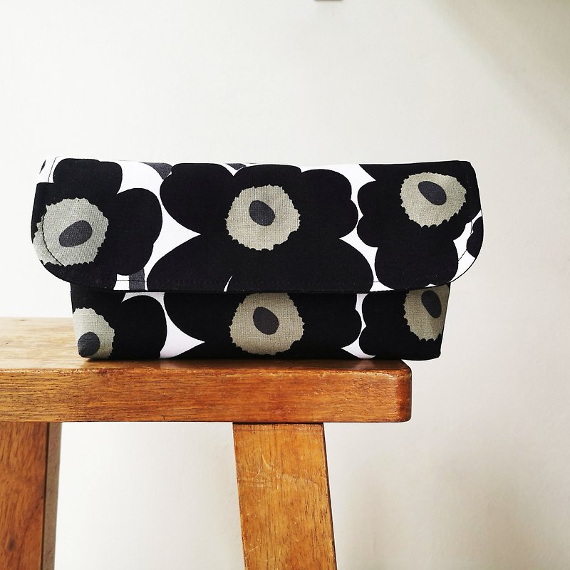 Oh Cards Pouch, Marimekko Mini Unikko Fabric from Finland, Black - กระเป๋าเครื่องสำอาง - ผ้าฝ้าย/ผ้าลินิน สีดำ