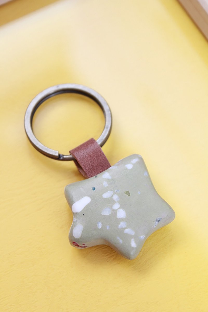 Star-shaped matcha green grindstone key ring pendant - Keychains - Clay Green