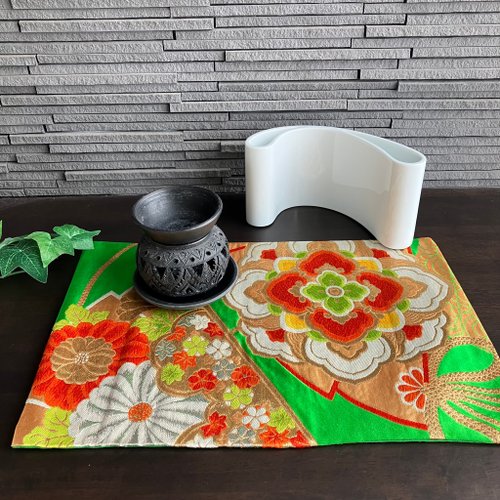 ✴テーブルマット　ランチョンマット　正絹帯　ピンク　菊　小　ハンドメイド ✴テーブルマット ランチョンマット 正絹帯 ピンク 菊 小