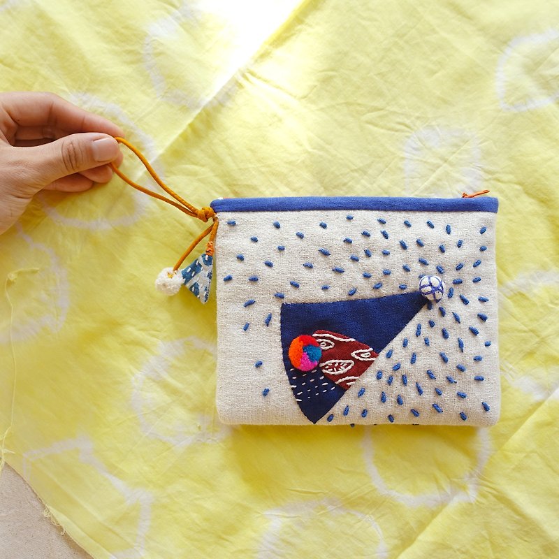 DUNIA handmade/Thousands of lines & dots purse/ 藍色的點點線線小物包 - 化妝袋/收納袋 - 棉．麻 藍色