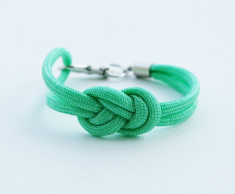 Paracord infinity-knot with metal clip bracelet in MINT - สร้อยข้อมือ - วัสดุอื่นๆ สีเขียว