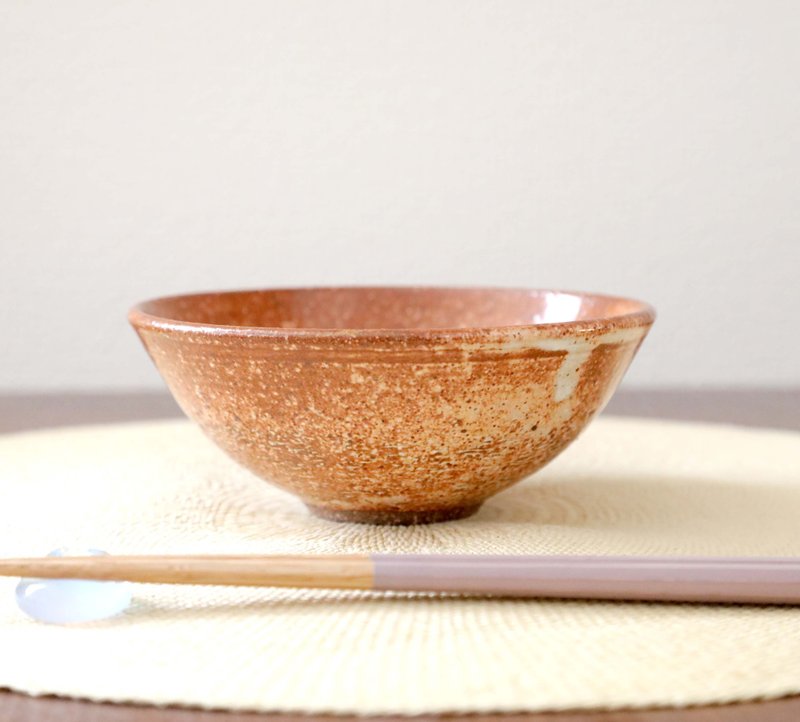 Red clay and titanium matte glaze rice bowl - ถ้วยชาม - ดินเผา สีแดง