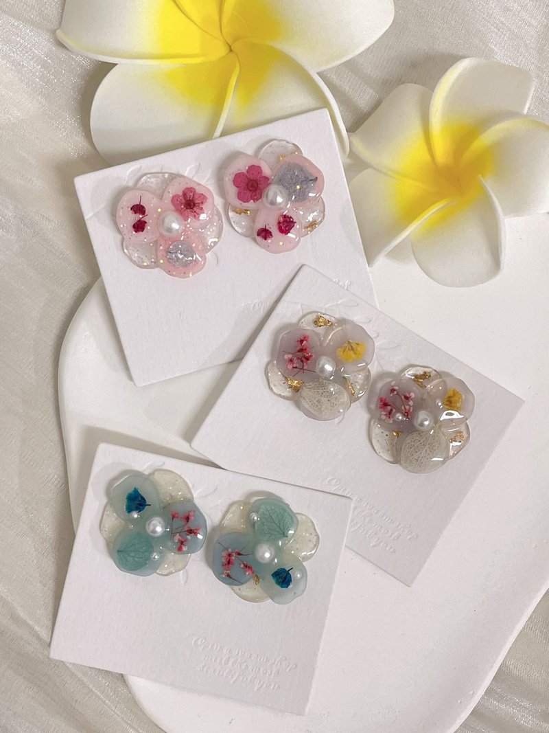艾莉兒手作//絕美!嫩粉紫綠色系繡球花乾燥花封入耳針耳環 - 耳環/耳夾/耳骨夾 - 其他金屬 粉紅色