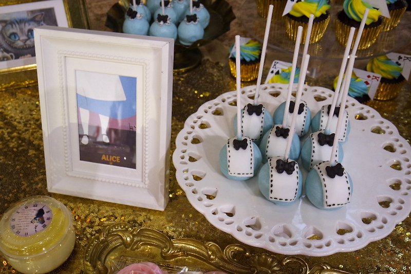 バックパネルが付いているアリスのウサギのお茶のお茶のCandybarの結婚式の整理 - ケーキ・デザート - 食材 多色