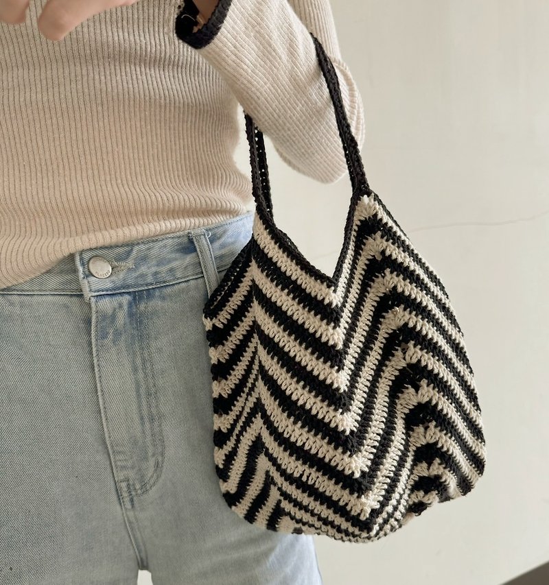 Wave small balloon bag/handbag/woven bag - กระเป๋าถือ - ผ้าฝ้าย/ผ้าลินิน 