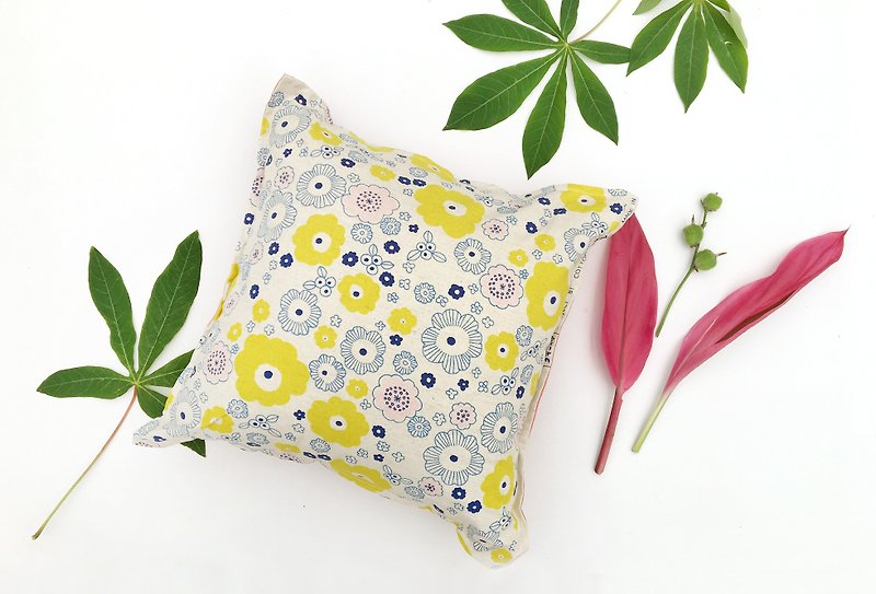 Tea fragrance pillow-Have fun in the garden // 小 黄花 // - Pillows & Cushions - Cotton & Hemp 