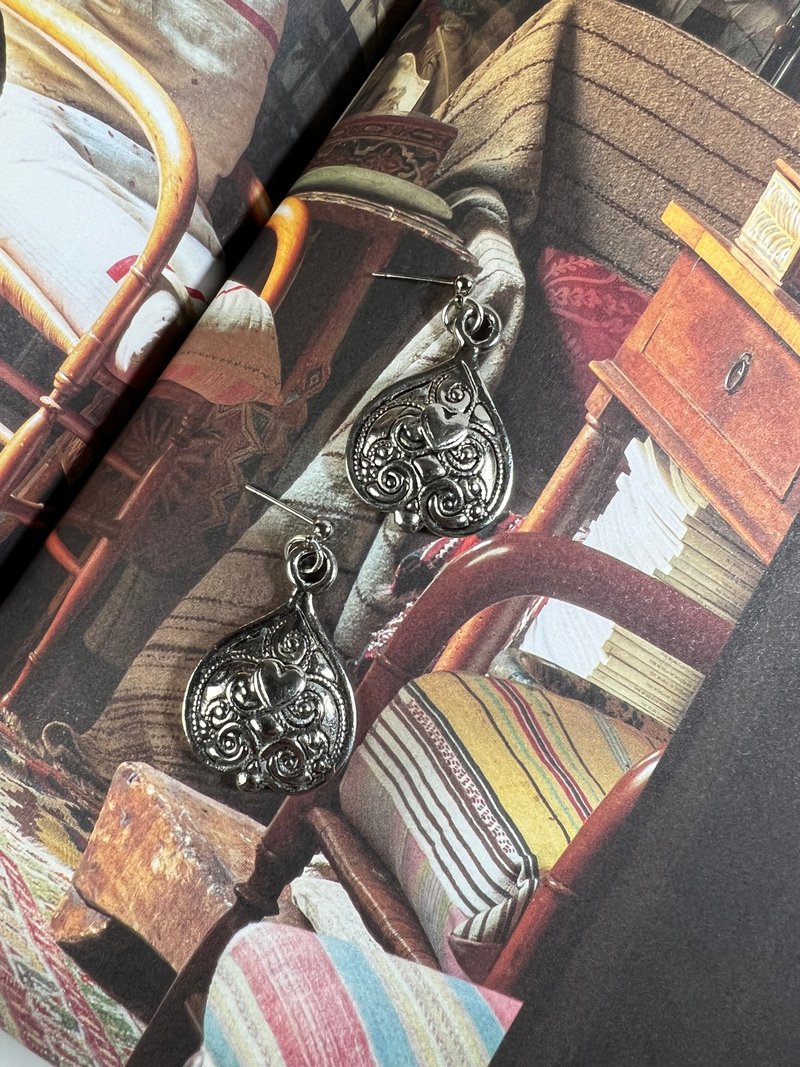 Antique Art Nouveau Teardrop Silver Drop Earrings - 耳環/耳夾/耳骨夾 - 銀 銀色