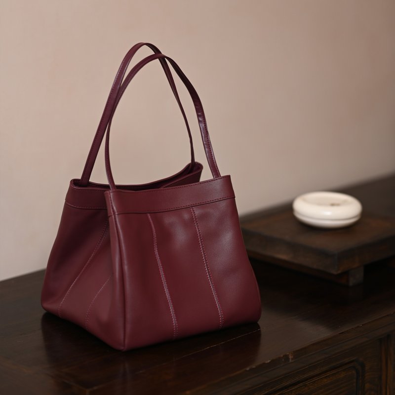 Square bottom - thin strap handbag - burgundy - กระเป๋าถือ - หนังแท้ สีแดง