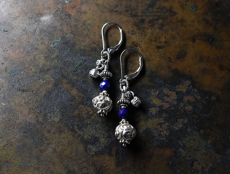 Ivy pattern Indian pewter and handmade Silver, lapis and Indian bell ring earrings with small flower lover - ต่างหู - โลหะ สีเงิน