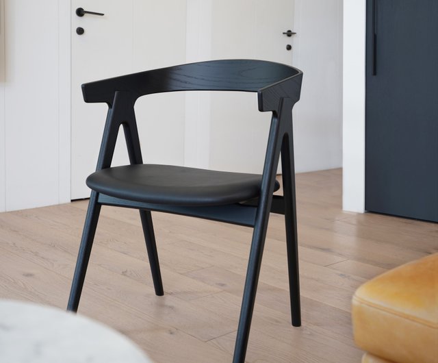 Matte black online chairs