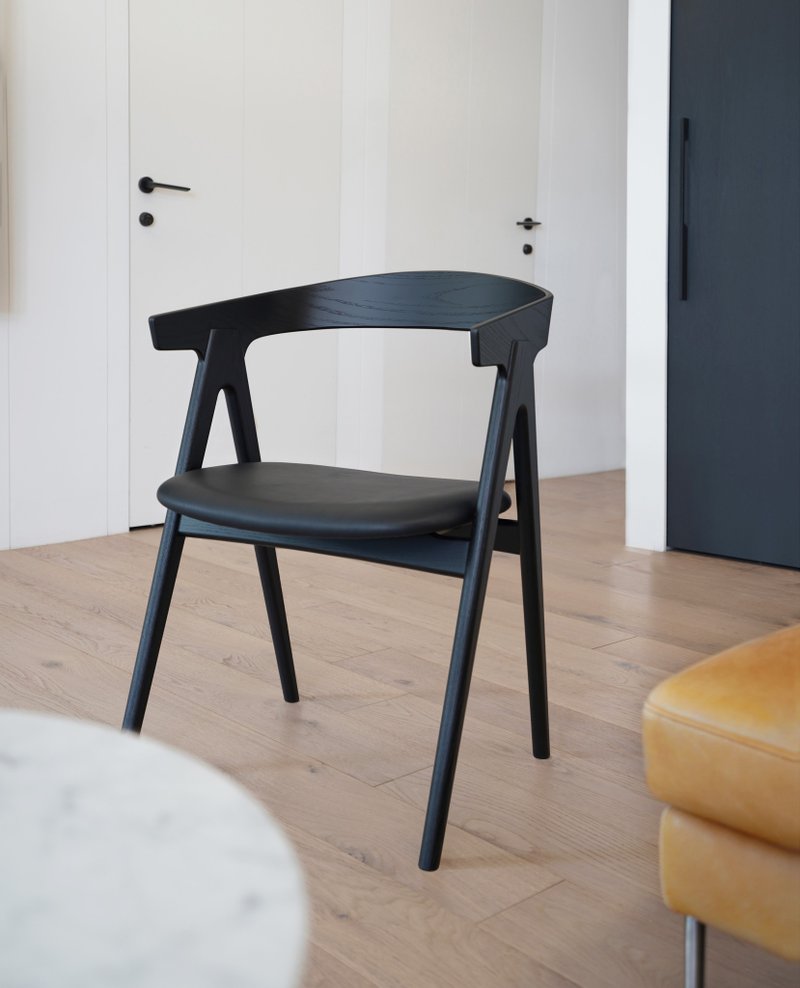 Ponny armchair | dining chair | matte black - เก้าอี้โซฟา - ไม้ สีดำ