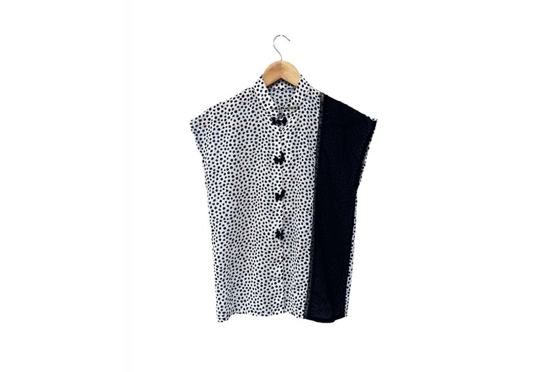 Dalmatian Cheongsam /QiPao Chinese collar top, White with Black POLKA DOT shirt - 女上衣/長袖上衣 - 聚酯纖維 黑色