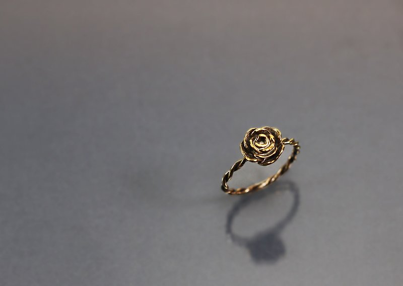 Flower Series - Twist Rose Bronze Ring (Small) - แหวนทั่วไป - ทองแดงทองเหลือง สีแดง