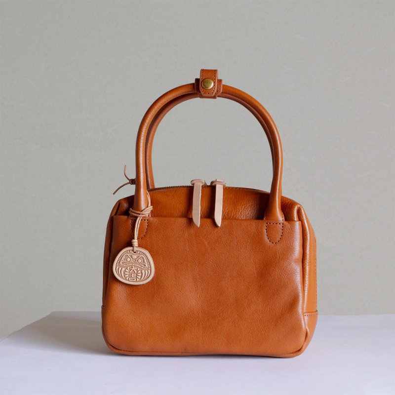 A stylish handbag and 2-way shoulder bag made of glossy genuine leather - Messenger Bags & Sling Bags - Genuine Leather Orange