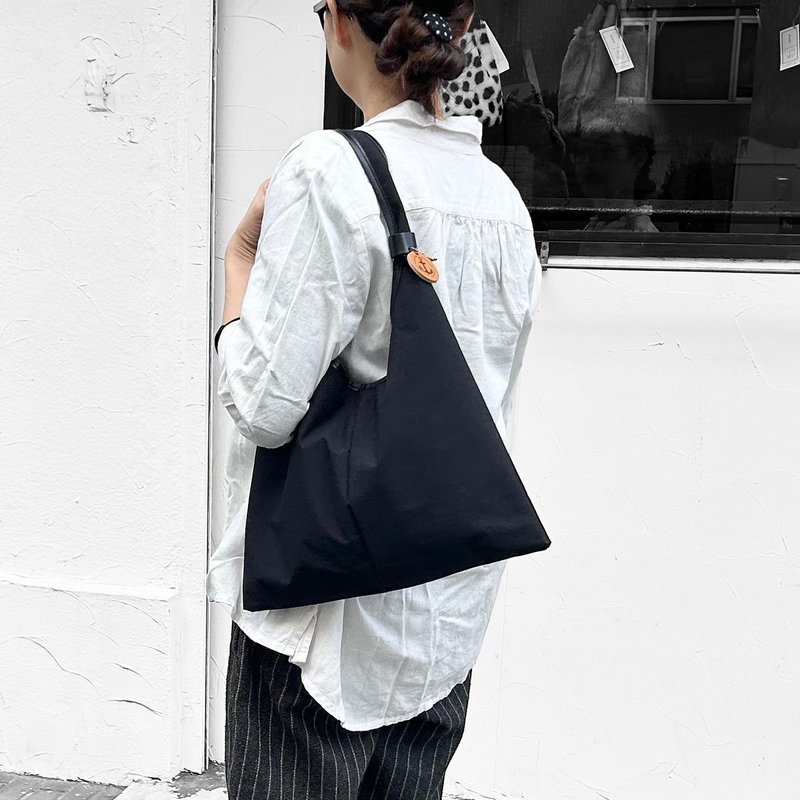 Wolf Boy Mini Black KONBU Water Repellent Nylon One Shoulder Bag - กระเป๋าแมสเซนเจอร์ - ไนลอน สีดำ