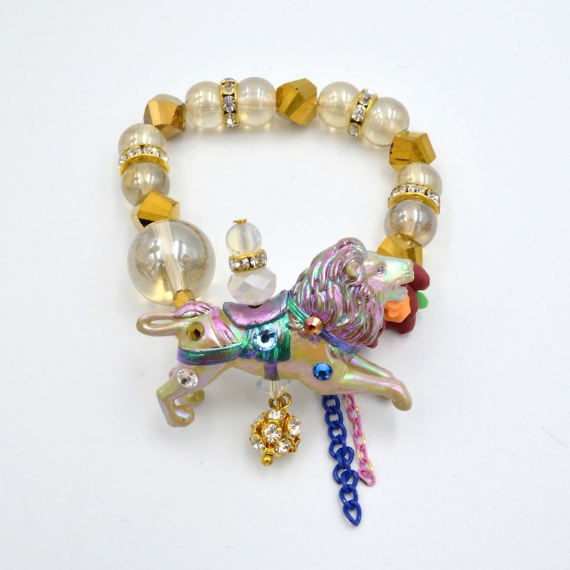 TIMBEE LO animal pastoral fresh and creative French carousel lion Swarovski crystal flower bracelet - Bracelets - Plastic Gold
