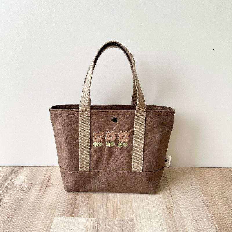 【River】Portable tote embroidered flower bag/dark coffee - กระเป๋าถือ - ผ้าฝ้าย/ผ้าลินิน สีนำ้ตาล