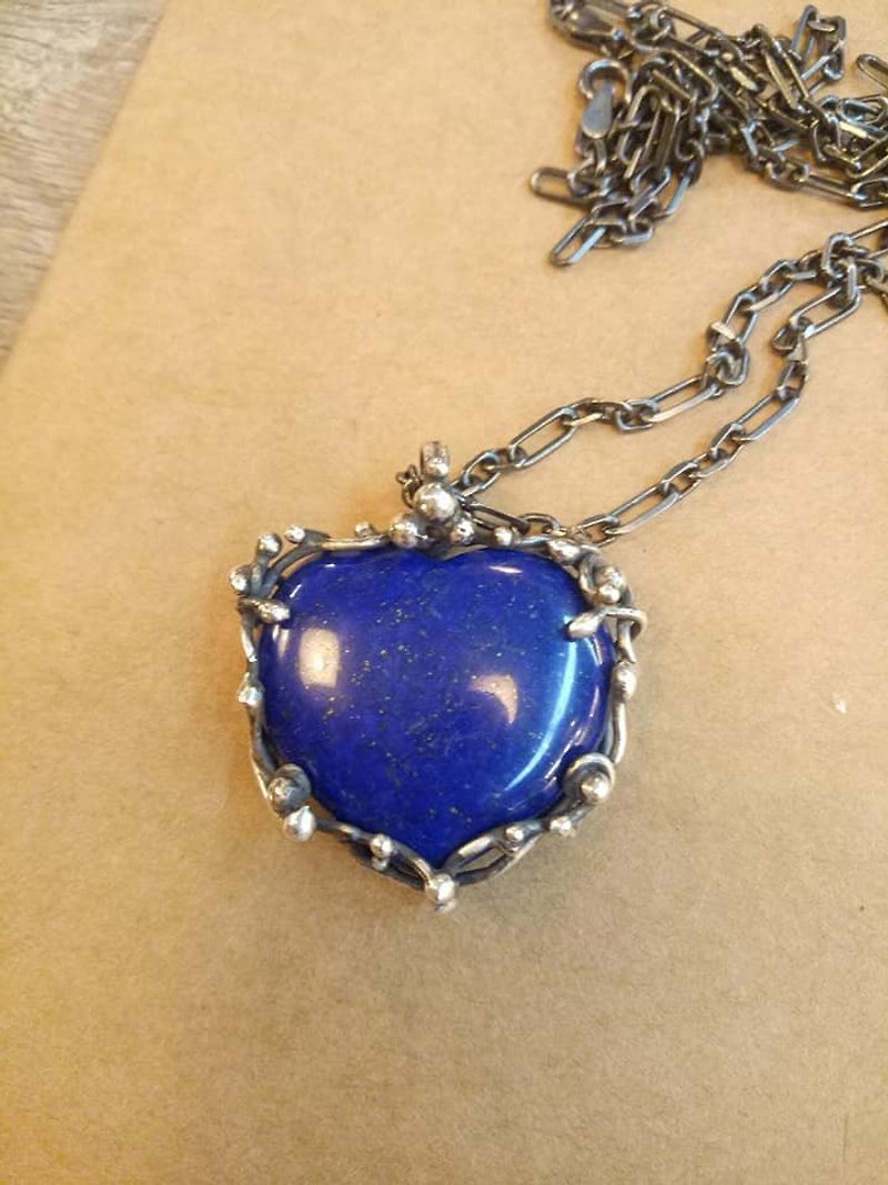 Blue heart-shaped lapis lazuli sterling silver vine necklace - สร้อยคอ - เครื่องเพชรพลอย สีน้ำเงิน