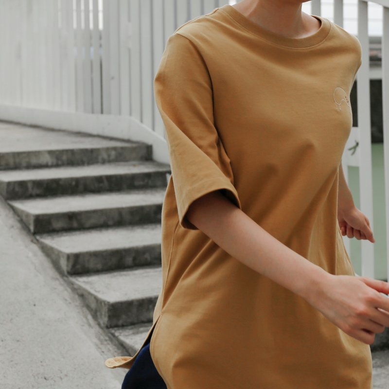 腰果 T-shirt - 女 T 恤 - 棉．麻 咖啡色