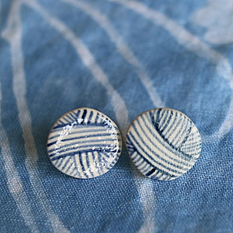 blue yarn earring - Earrings & Clip-ons - Pottery Black