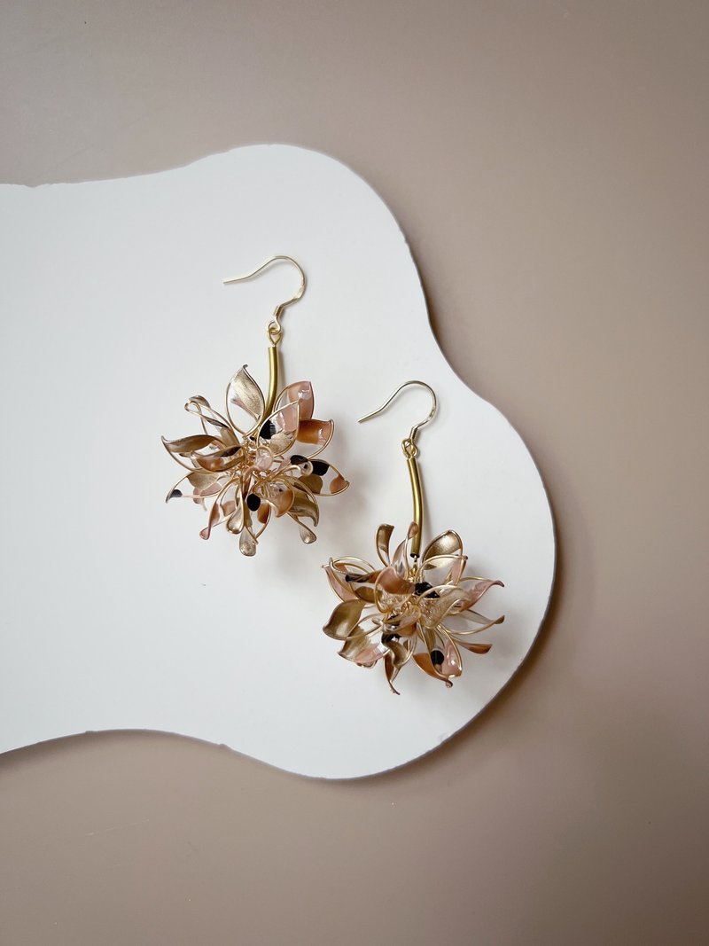 藕然 花球墜式樹脂耳環 - 耳環/耳夾/耳骨夾 - 樹脂 粉紅色