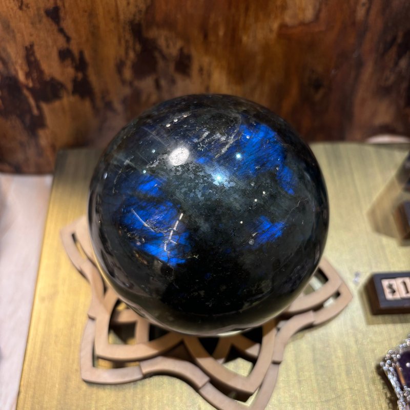 9.8cm blue light labradorite ball to connect your inner voice, spiritual growth, meditation, life transformation - ของวางตกแต่ง - คริสตัล สีน้ำเงิน