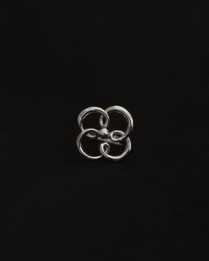 Clover sterling silver ring - แหวนทั่วไป - เงินแท้ สีเงิน