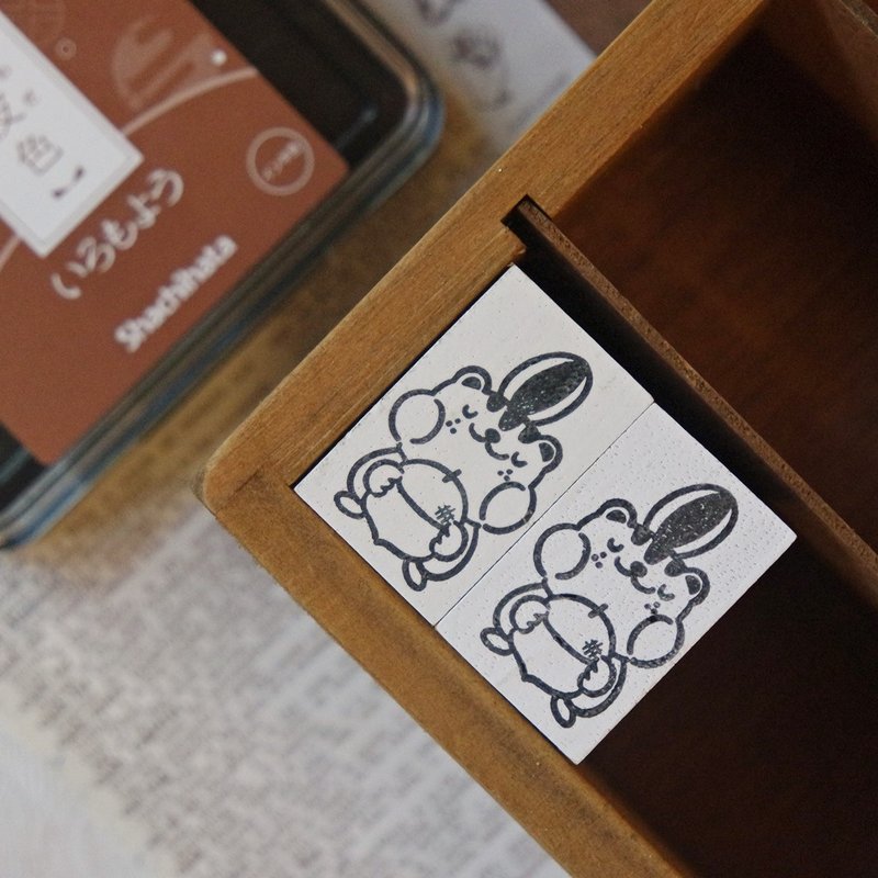 New Year's stamp/ A well-fed and drunk squirrel - ตราปั๊ม/สแตมป์/หมึก - พลาสติก สีแดง