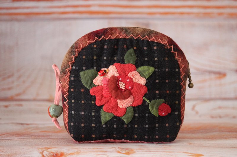 Japanese patchwork coin purse with Rose, Small bag for woman - 零錢包/小錢包 - 其他材質 黑色