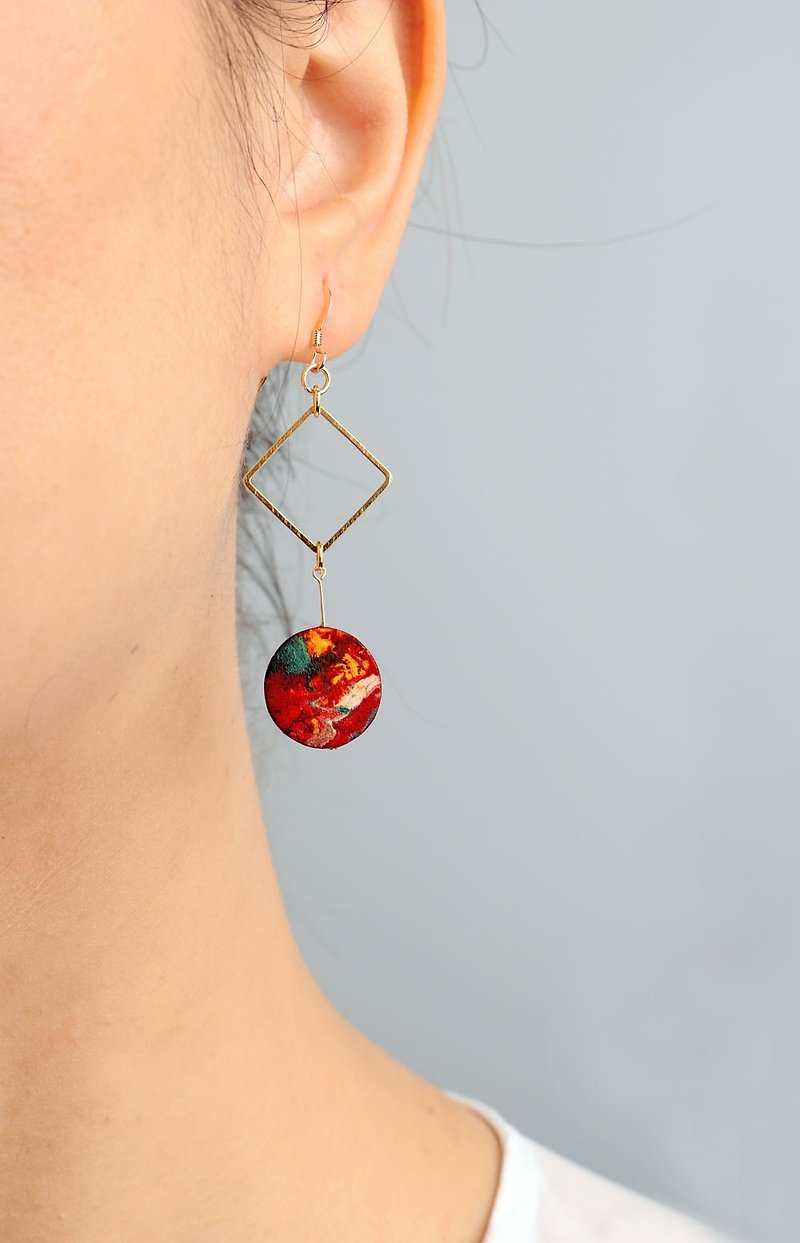 He Fei OPHIR HE vegetable tanned leather head layer cowhide handmade painting dyed earrings retro classic - ต่างหู - หนังแท้ 