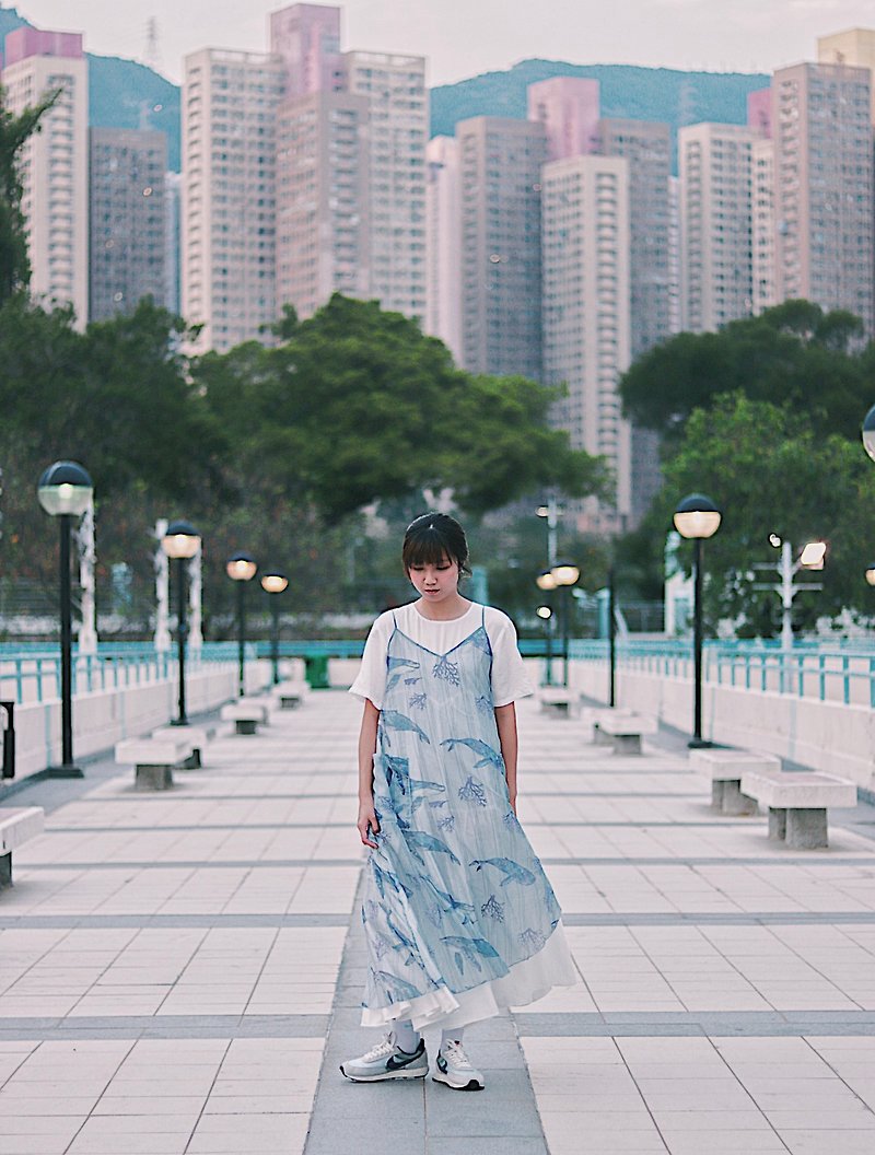 Sample sale  萬物生系列 原創手繪吊帶印花紗裙 - 連身裙 - 絲．絹 藍色