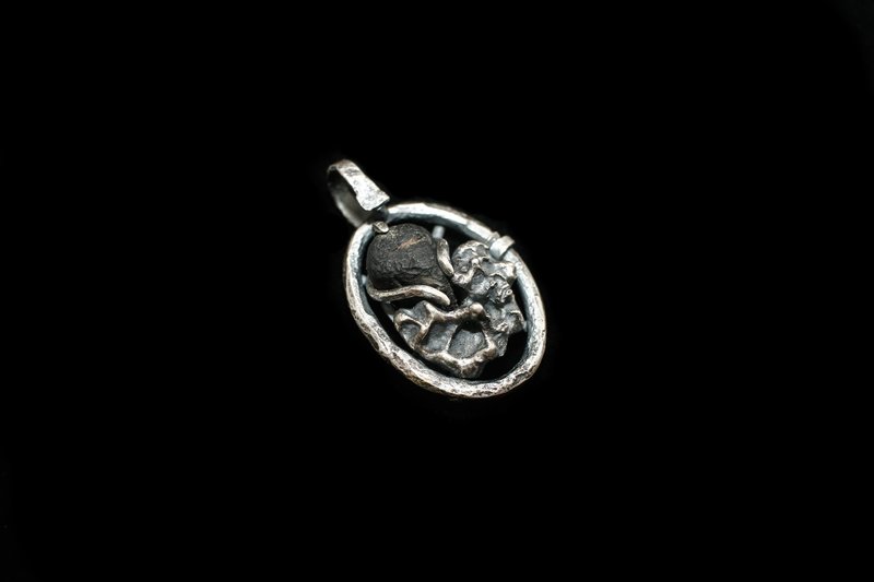 【Series of Space】Saffordite Arizona silver pendant _ Waves - สร้อยคอ - เครื่องเพชรพลอย 