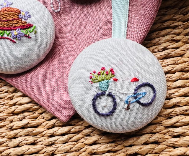 精巧な手刺繍のチャーム/余暇/A 麦わら帽子/B ミス グース/C 3