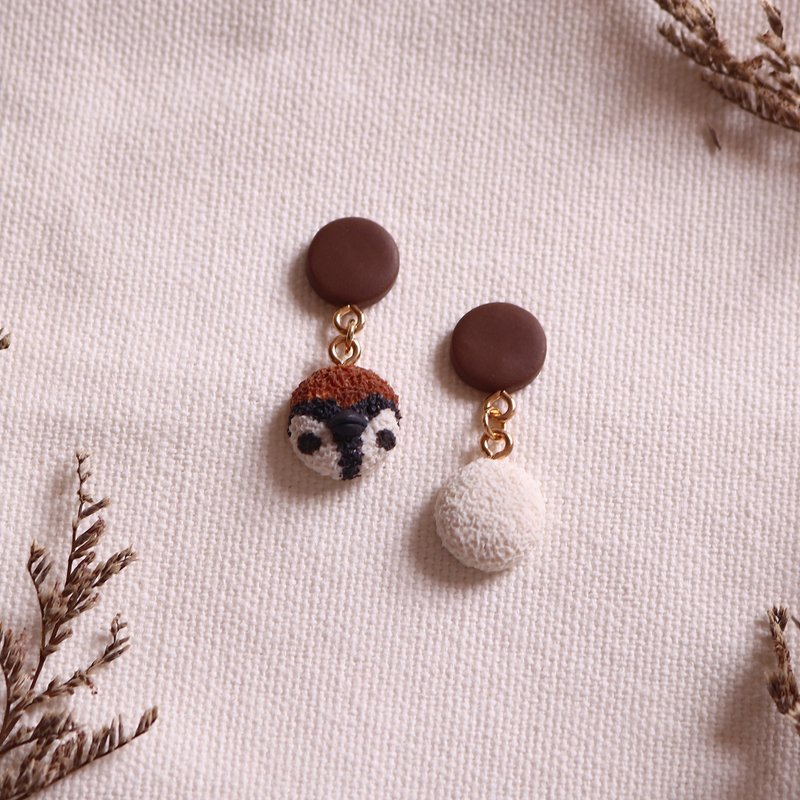 [Bird head] Little sparrow bird earrings sparrow earrings soft clay earrings/ear clips - ต่างหู - ดินเหนียว สีกากี