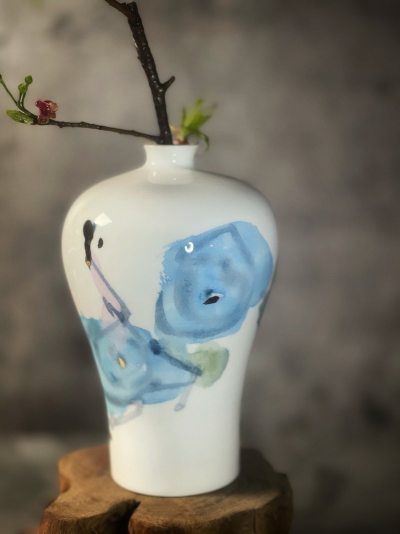 滿園燦爛共徘徊 貝瓷梅瓶 - 擺飾/家飾品 - 瓷 白色