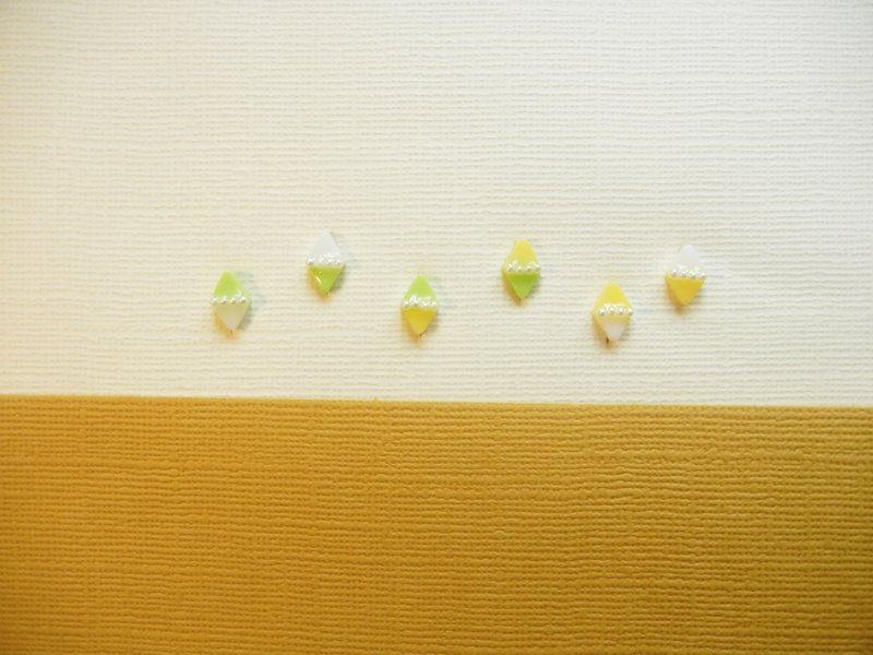 *coucoubird*撞色可愛耳環/黃綠 - 耳環/耳夾/耳骨夾 - 樹脂 多色