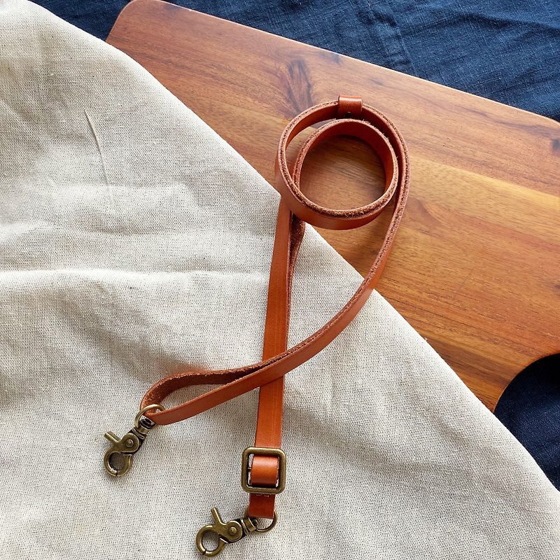 [Handmade wool felt bag] genuine leather rope strap - adjustable / wrist 15CM - กระเป๋าใส่เหรียญ - หนังแท้ สีนำ้ตาล