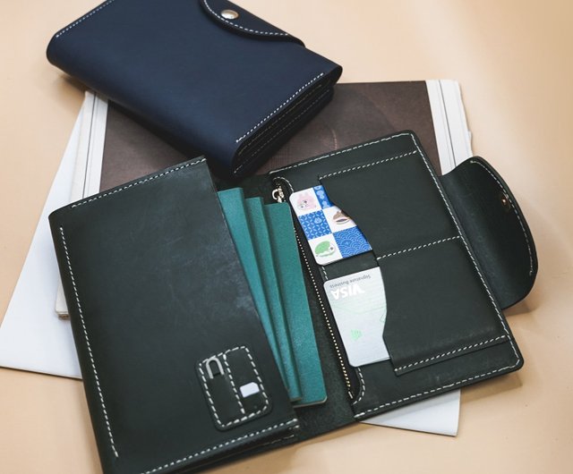 Large-capacity genuine leather passport holder with multiple