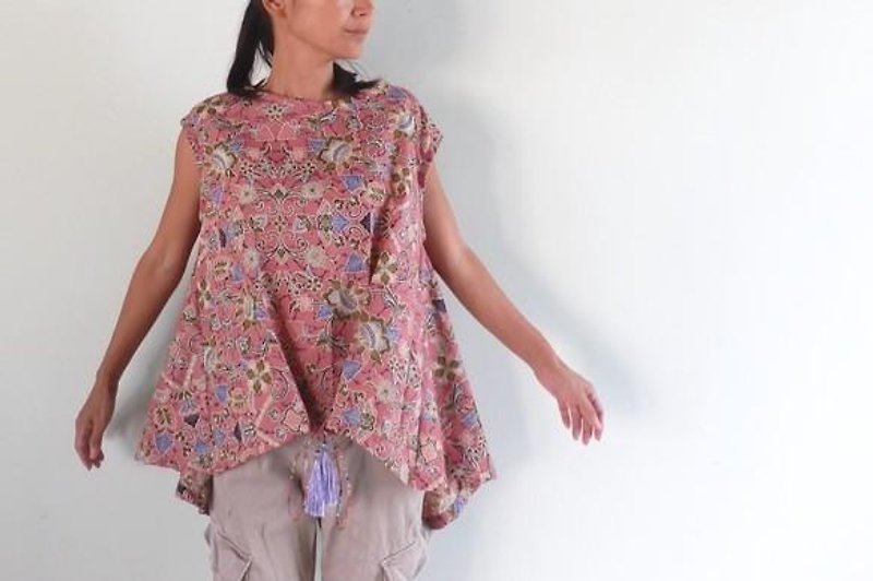 Pink / classical patterned batik blouse - เสื้อกั๊กผู้หญิง - ผ้าฝ้าย/ผ้าลินิน สึชมพู