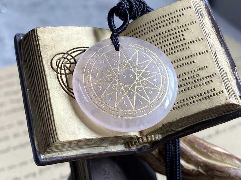 [Solomon Key_Mercury Amulet. Pink crystal pendant] exudes personal charm and magic card - สร้อยคอยาว - คริสตัล สึชมพู