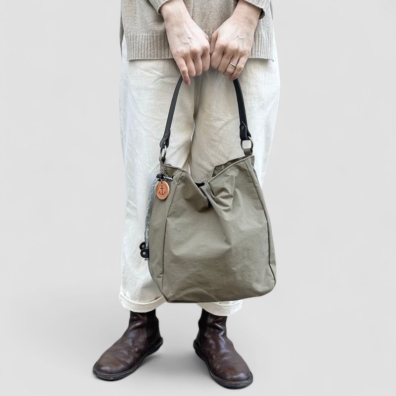 BALON Khaki KONBU Water-repellent nylon semi-shoulder bag Made to order - กระเป๋าแมสเซนเจอร์ - ไนลอน สีกากี