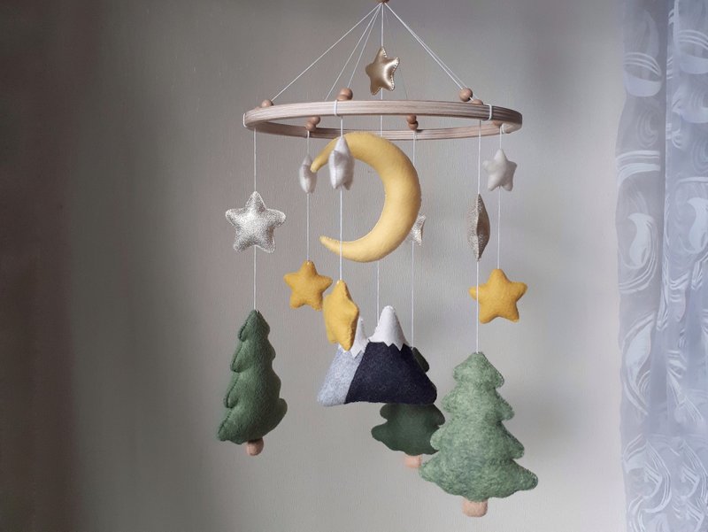 Woodland baby mobile nursery decor, forest crib mobile, pregnancy gift - 嬰幼兒玩具/毛公仔 - 環保材質 綠色