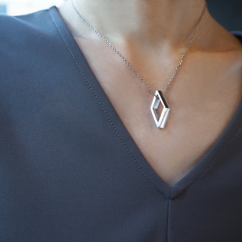 rhombus necklace_菱形項鍊 對鍊 情侶鍊 中性項鍊 幾何 立體浮雕 - 項鍊 - 銀 銀色