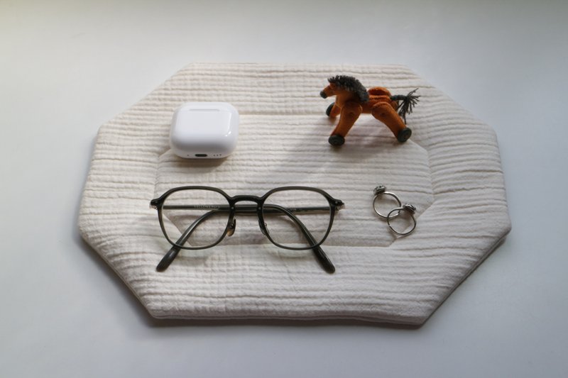 Octagonal Placemat / Heat Insulation Pad / White Baby Cotton - ที่รองแก้ว - ผ้าฝ้าย/ผ้าลินิน ขาว