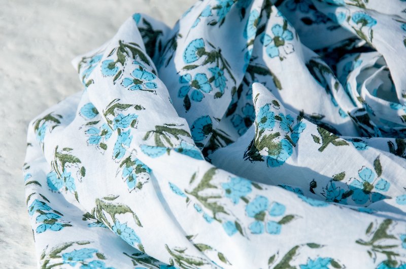 手織りの純綿のスカーフ/スカーフ手作りの木版画の植物染料/植物染めの綿のスカーフ-ブルーウールのボールタッセル - スカーフ - コットン・麻 ブルー
