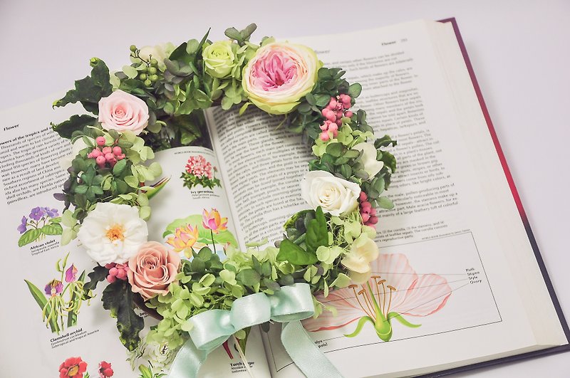 SHE IS WOMAN│Preserved flowers with wreath - Plants - Plants & Flowers 