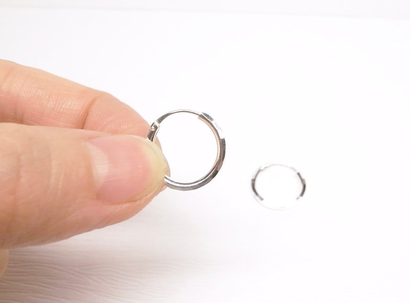 Ermao Silver[Medium Hoop Earrings with 2mm Faceted Silver Tube] A pair - ต่างหู - โลหะ 
