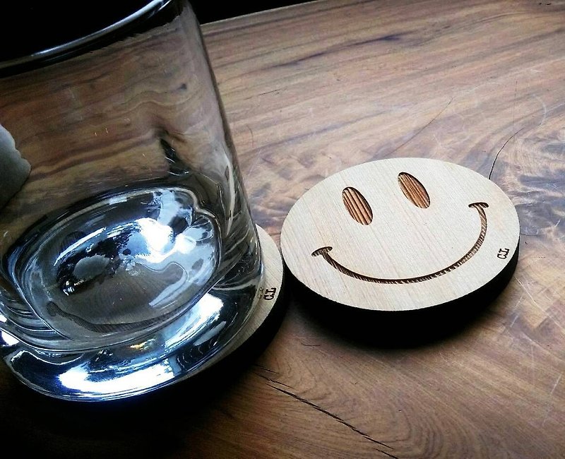 《C.L Studio 》微笑 Smile 原木杯墊 - 杯墊 - 木頭 