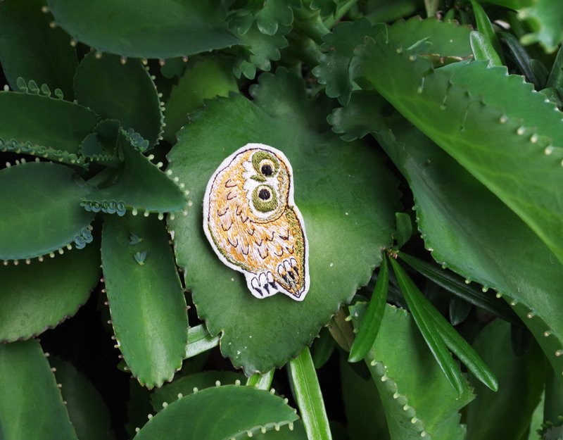 Owl embroidery pin/embroidery sticker (1 piece) __ Embroidery, Christmas gifts, illustrations, free shipping - เข็มกลัด/พิน - งานปัก สีเขียว